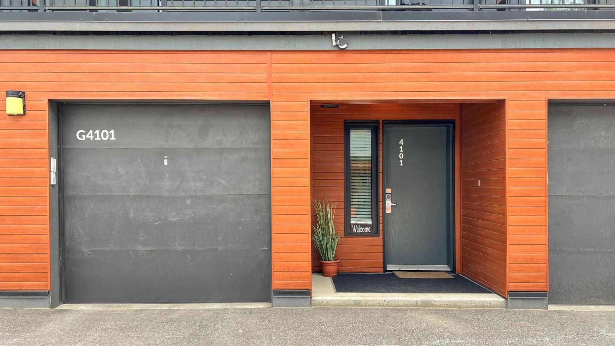 Al'S Escape By Revelstoke Vacations Apartment Exterior photo