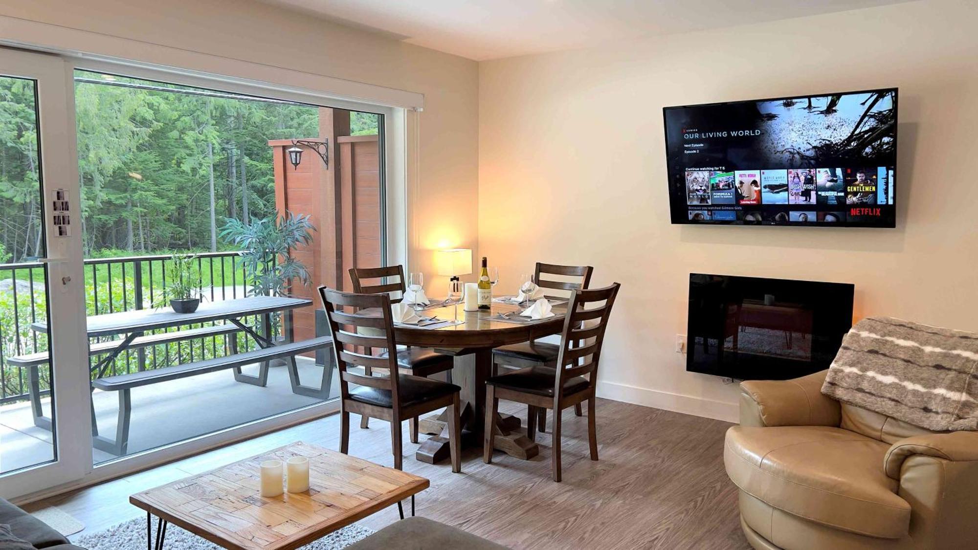 Al'S Escape By Revelstoke Vacations Apartment Exterior photo